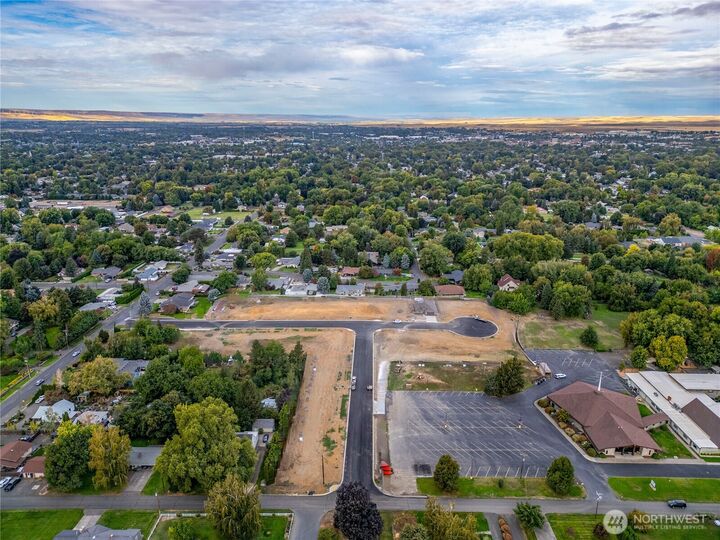 Property Photo:  1195  Bryant Court  WA 99362 