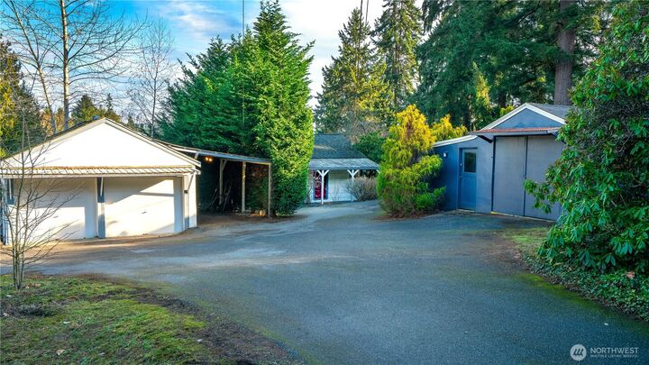 Property Photo:  19028  15th Avenue NE  WA 98155 