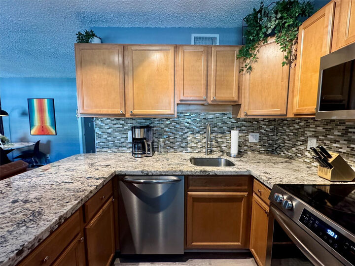 Property Photo:  2660 NE 8th Avenue 211  FL 33334 