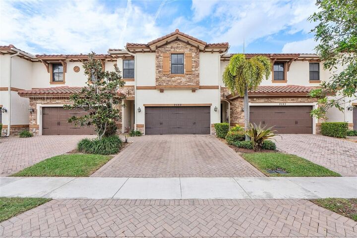 Property Photo: 9585 Town Parc Circle FL 33076