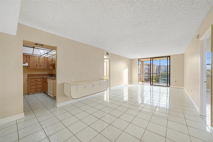 Property Photo:  1300 Saint Charles Place 507  FL 33026 