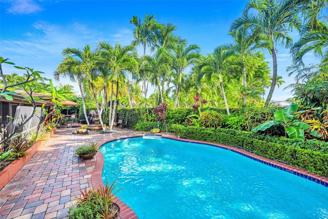 Property Photo:  4862 NE 4th Avenue  FL 33334 