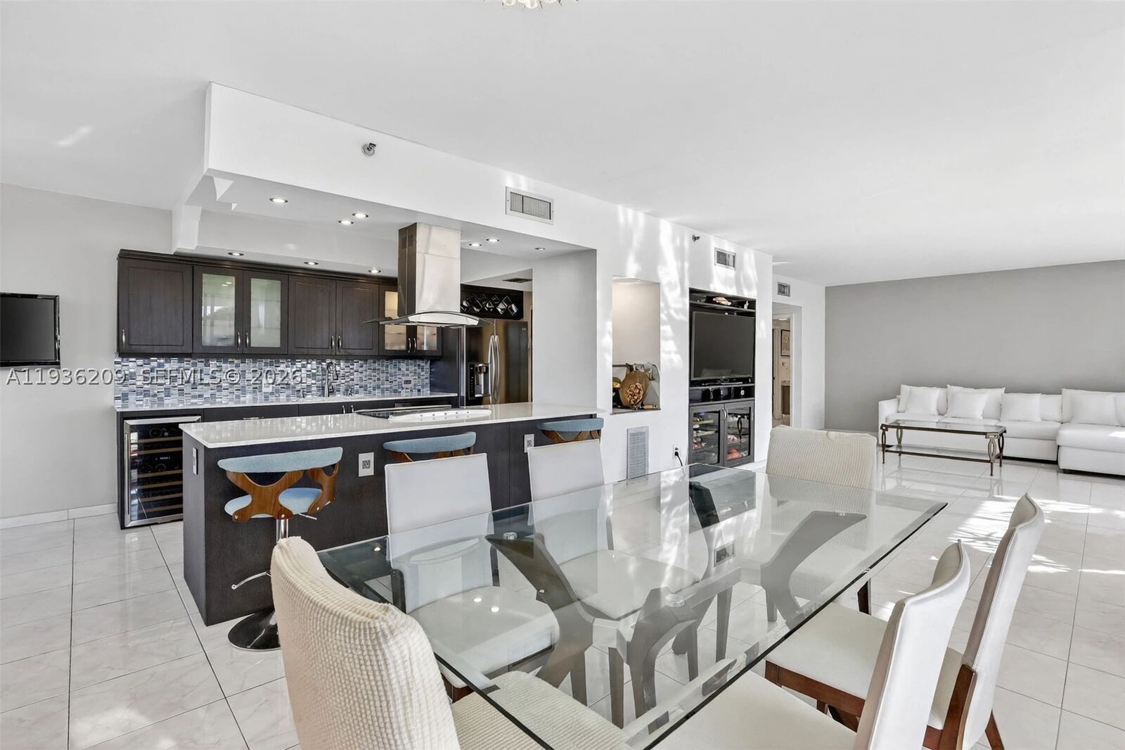 Property Photo: 20281 E Country Club Dr 201 FL 33180