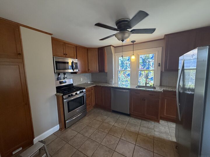 Property Photo:  5 Vine Street  CT 06460 