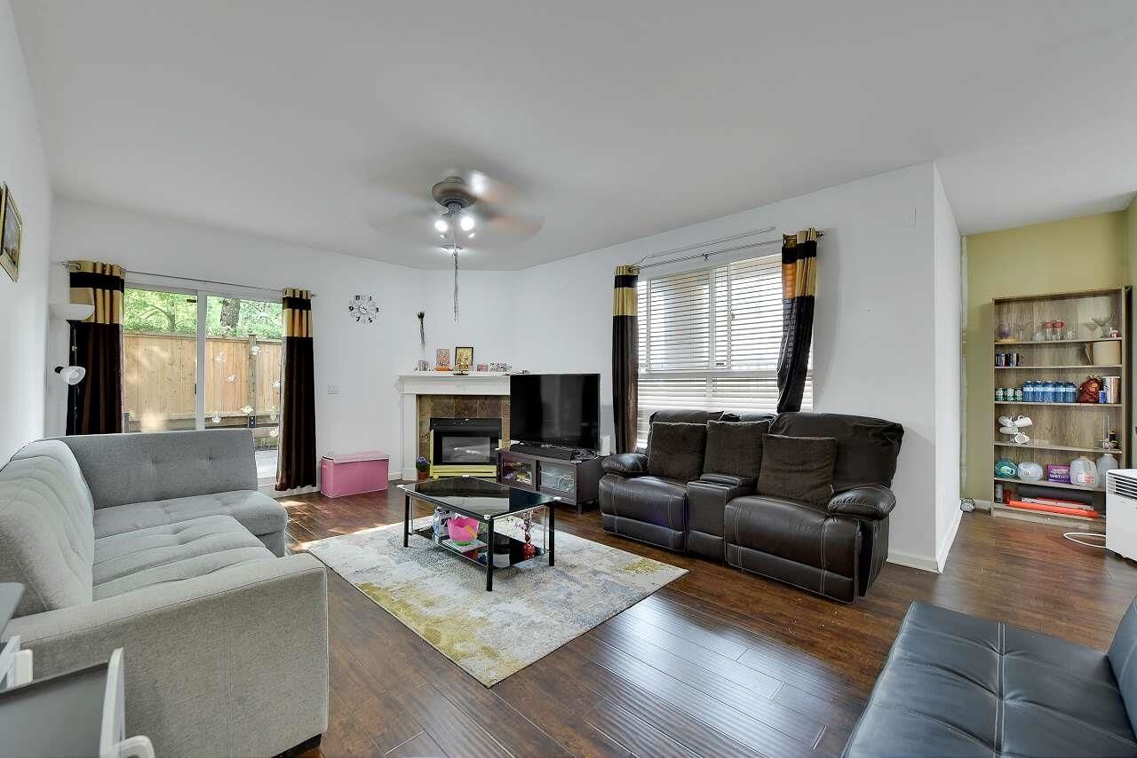 Photo de la propriété:  14993 101A Avenue 104  BC V3R 0T1 