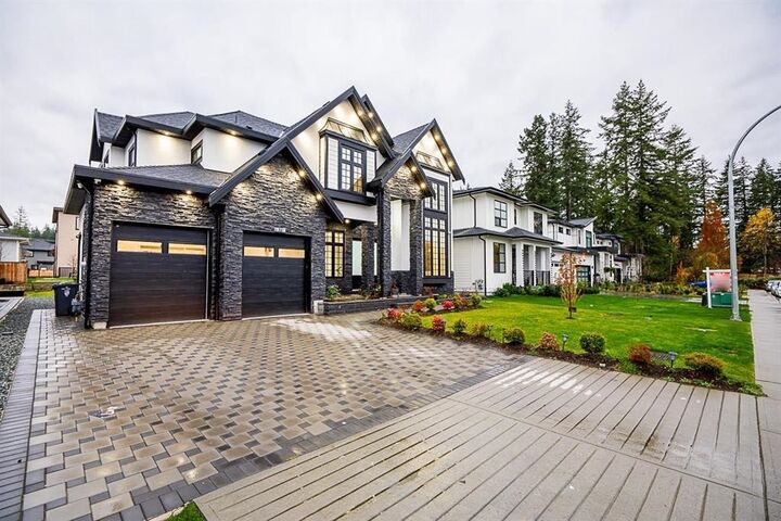 Photo de la propriété:  19718 33 Avenue  BC V3A 0N9 