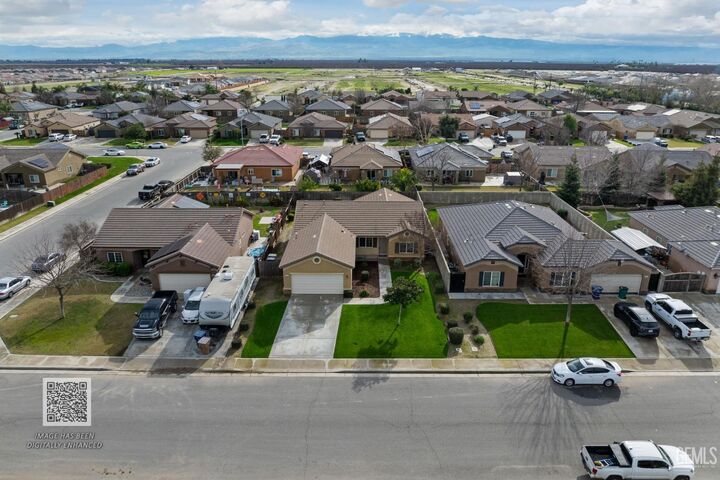 Property Photo:  10811 Alondra Drive  CA 93311 