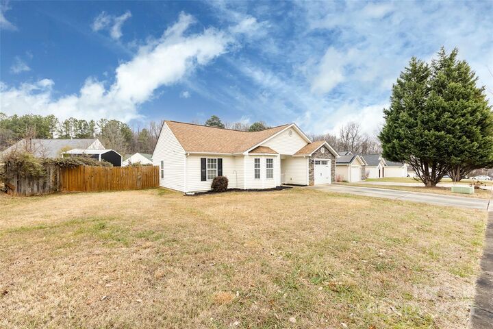 Property Photo:  11015 Olde English Drive  NC 28216 