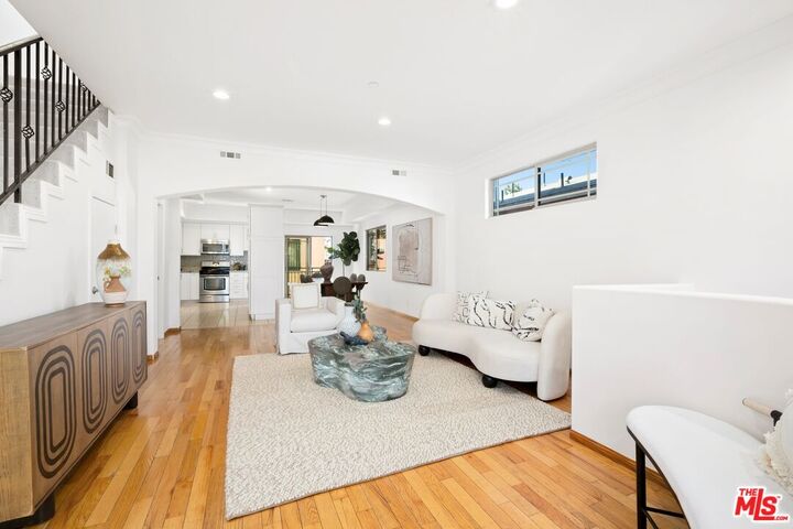 Property Photo: 822 N McCadden Pl CA 90038