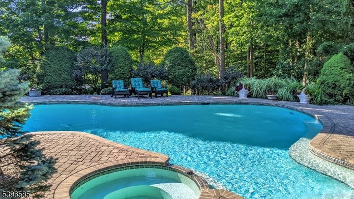 Property Photo:  15 Skytop Dr  NJ 07834 