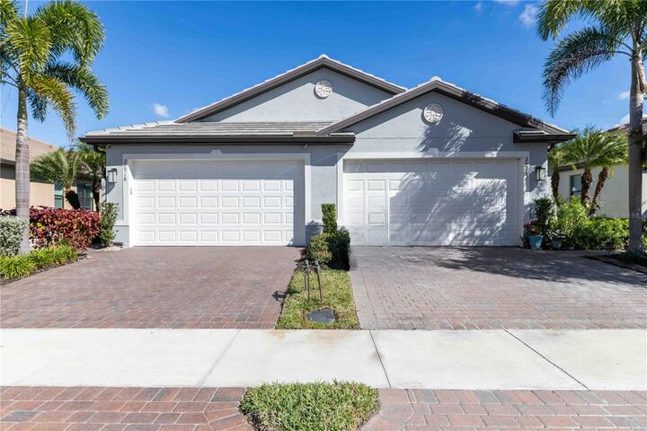 Property Photo: 20918 Fetterbush Place FL 34293