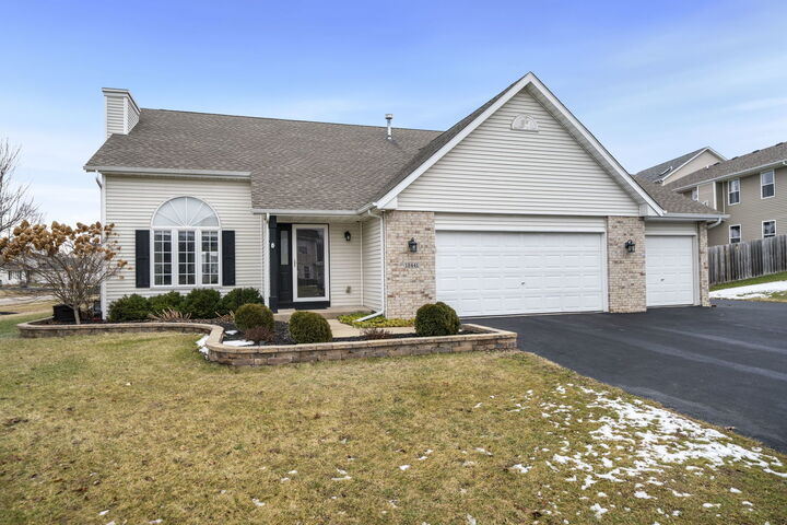 Property Photo:  12441 Woodcrest Lane  IL 61073 