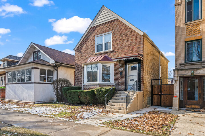 Property Photo:  5846 N Rockwell Street  IL 60659 