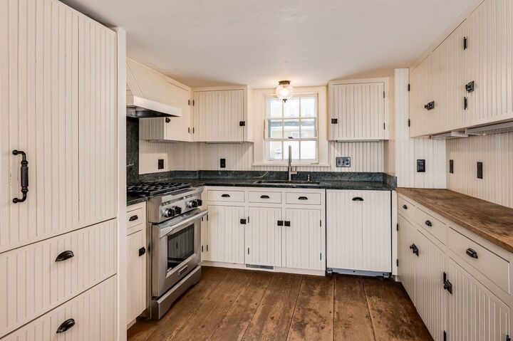 Property Photo:  47 Newmarket Road  NH 03824 