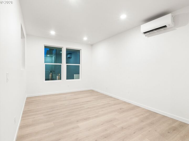 Property Photo: 8338 N Bank St OR 97203