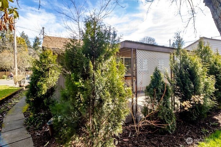 Property Photo:  704  4th Street NE  WA 98372 