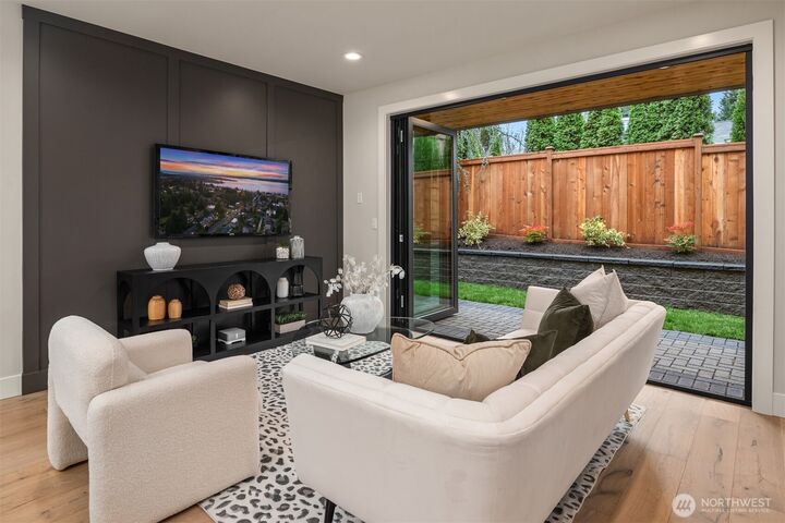 Property Photo:  10809 NE 60th Street  WA 98033 