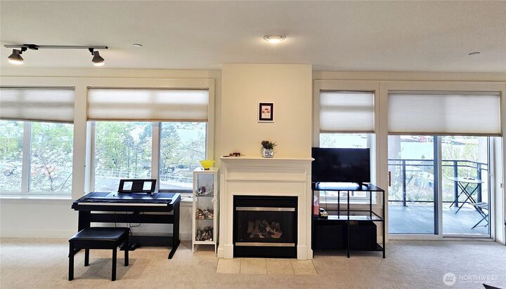Property Photo:  3217  Eastlake Avenue E 303  WA 98102 