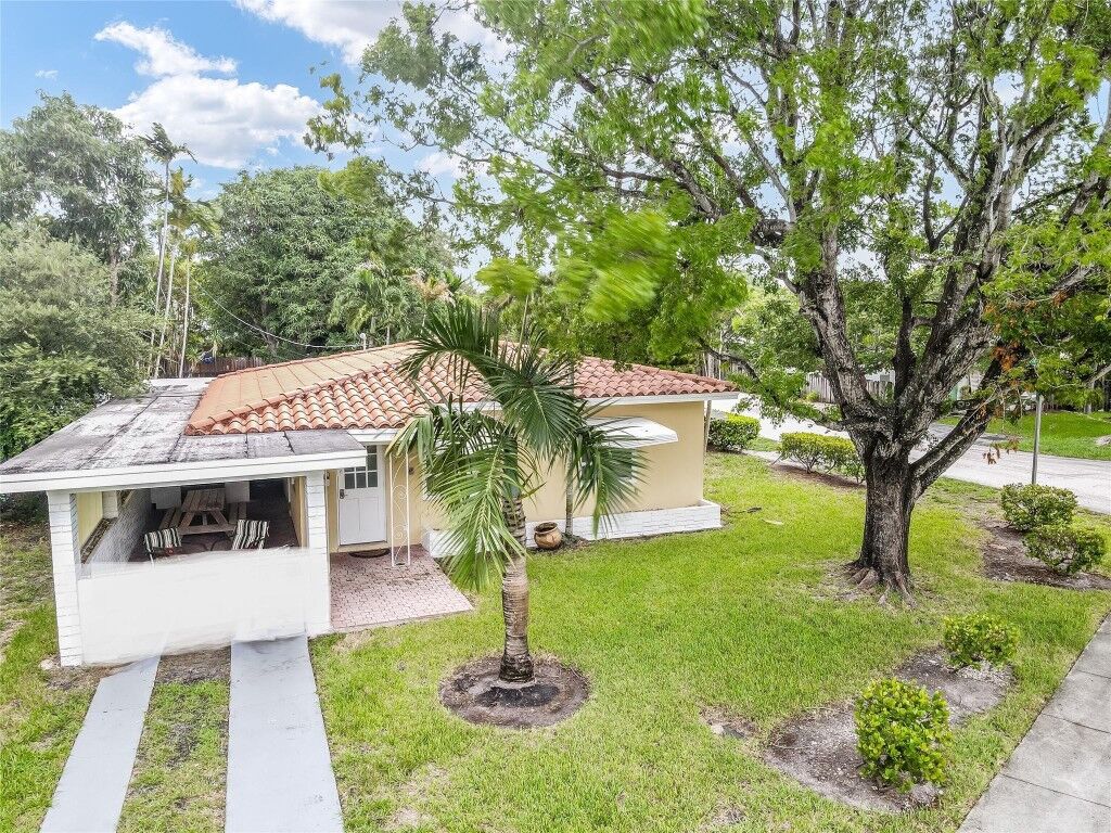 Property Photo:  1420 S Miami Road  FL 33316 