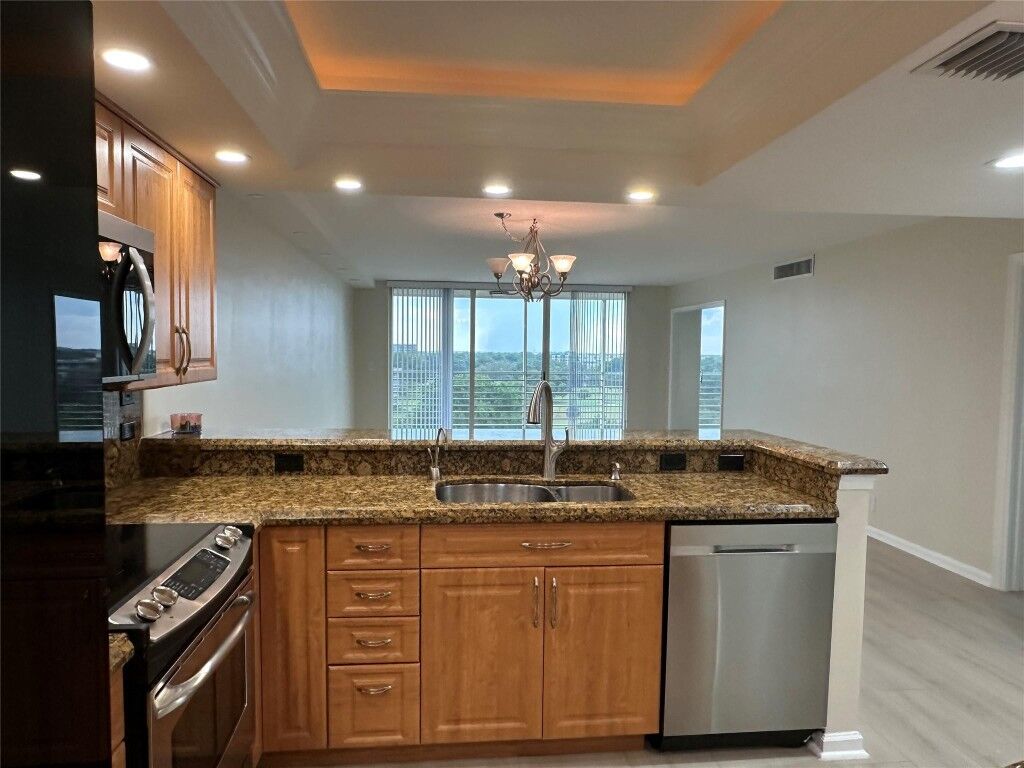 Property Photo:  3510 Oaks Way 801  FL 33069 