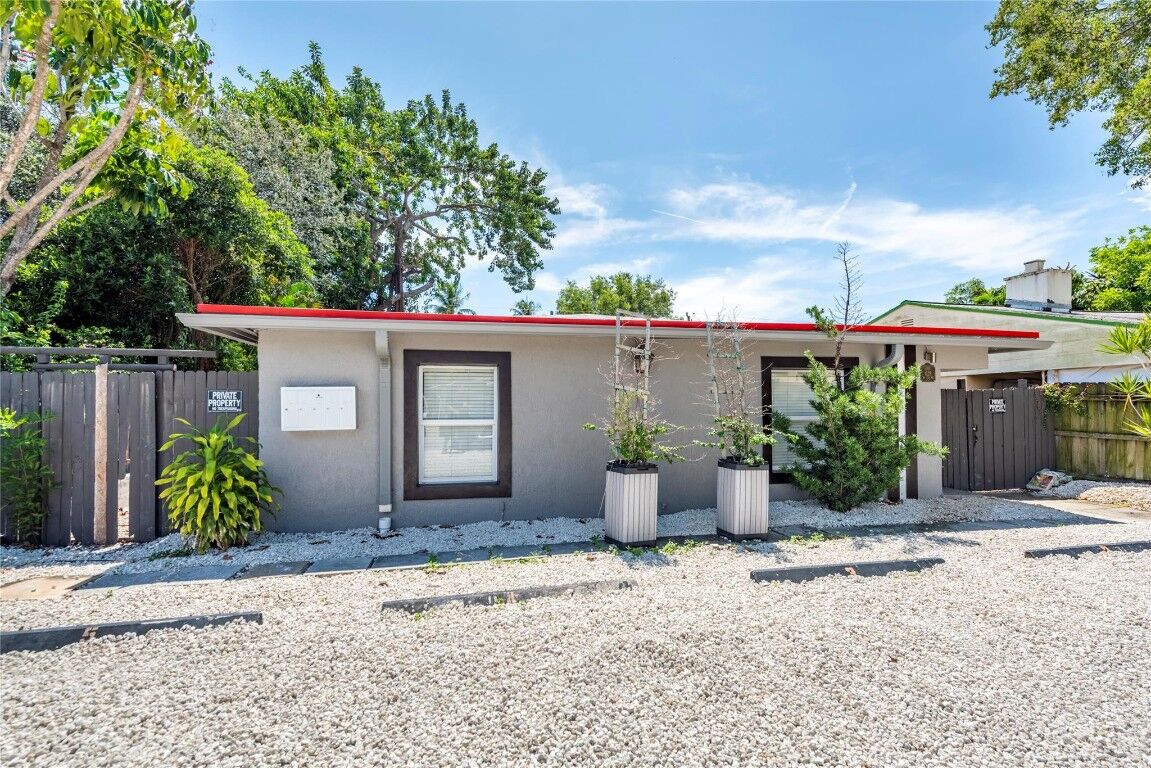 Property Photo:  628 NE 8th Avenue 1  FL 33304 