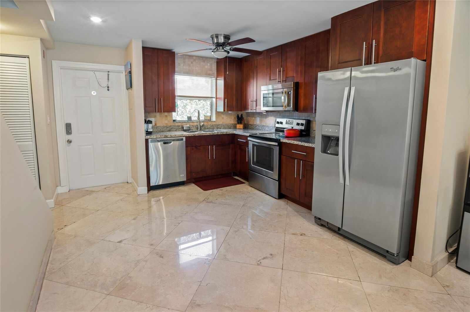 Property Photo:  811 W Oakland Park Boulevard F4  FL 33311 