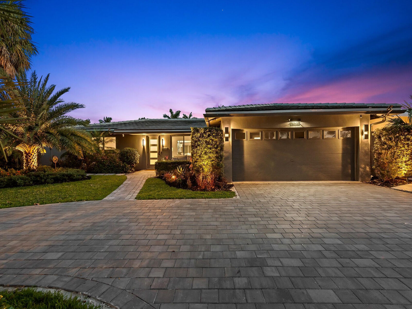 Property Photo:  2090 NE 54th Court  FL 33308 