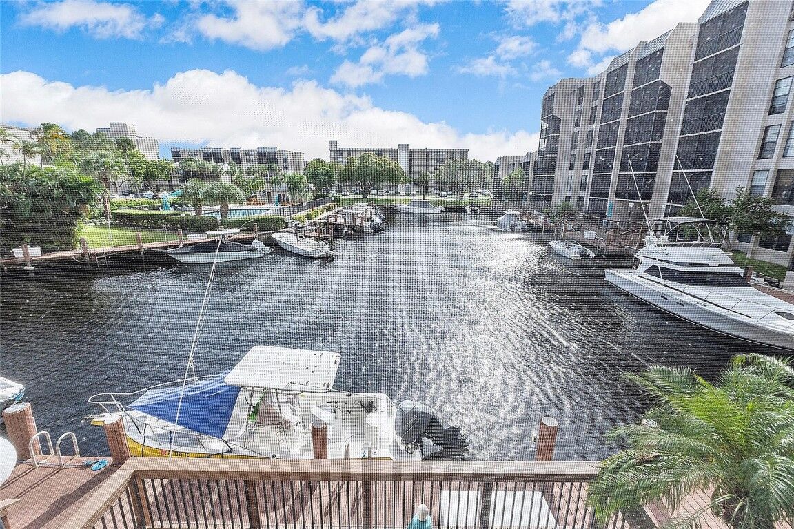 Property Photo:  3 Royal Palm Way 204  FL 33432 