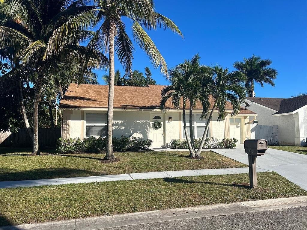 Property Photo:  5604 Priscilla Lane  FL 33463 