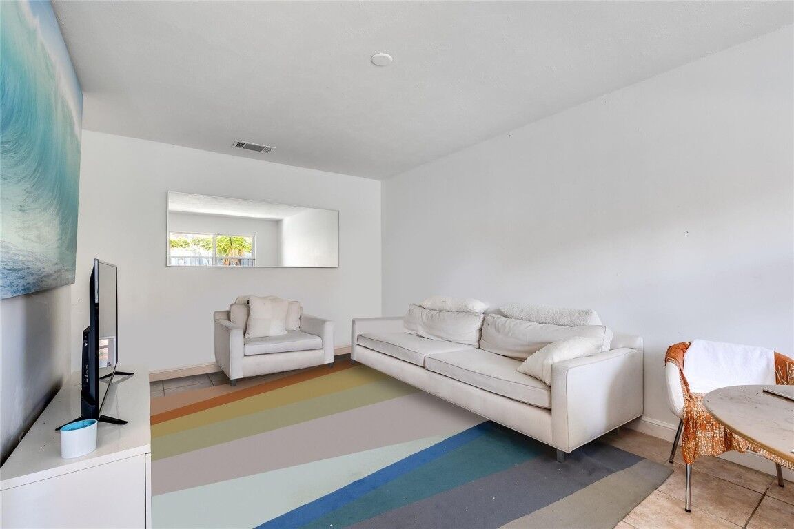 Property Photo:  1200 NE 17th Court 5  FL 33305 