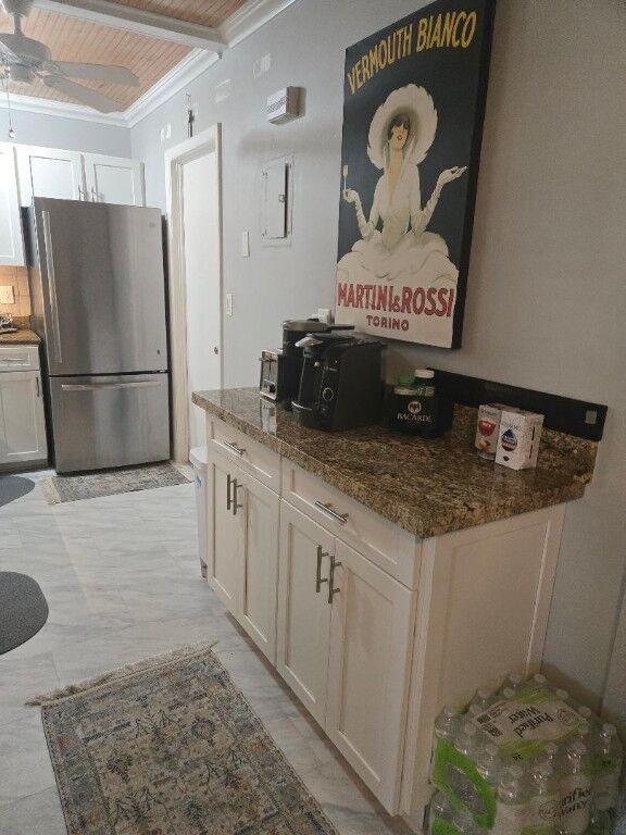 Property Photo:  669 W Oakland Park Boulevard 104-B  FL 33311 