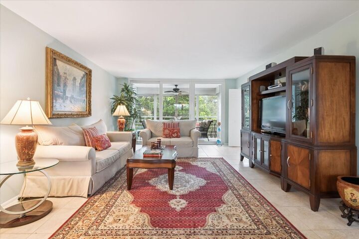 Property Photo:  3900 Oaks Clubhouse Drive 409  FL 33069 