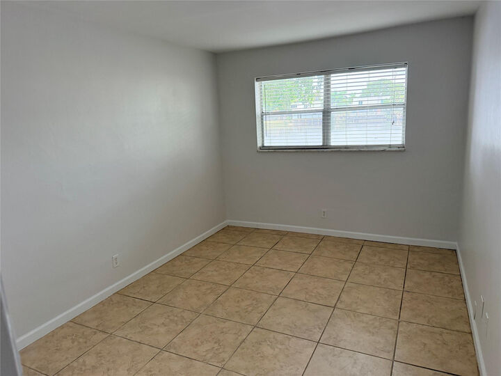 Property Photo: 4051 NE 13th Avenue 52-3 FL 33334