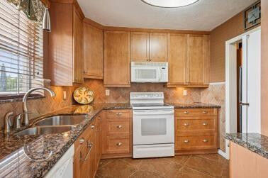 Property Photo: 2141 NE 68 106 FL 33308