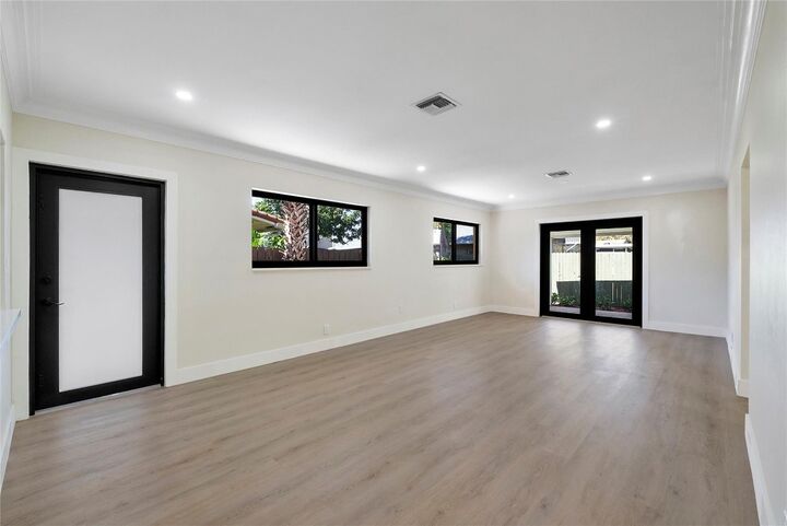 Property Photo: 617 NE 38th Street FL 33334