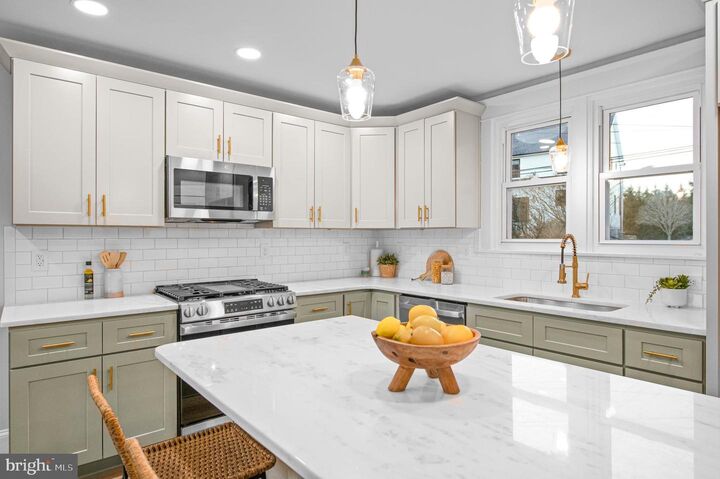 Property Photo:  220 N Rolling Road  PA 19064 