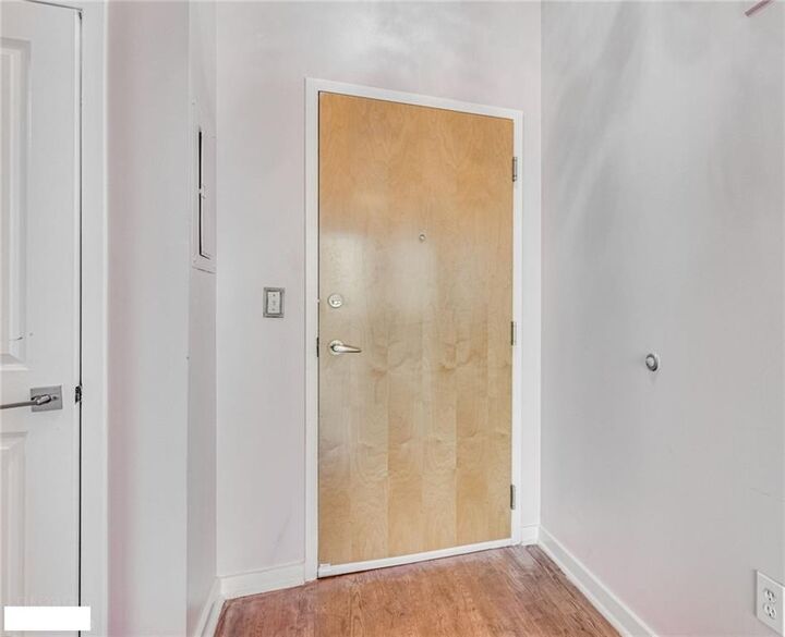 Property Photo:  3324 Peachtree Road NE 2515  GA 30326 