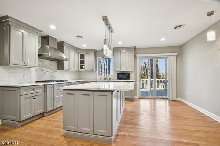 Property Photo:  3 Springhill Rd  NJ 07869 