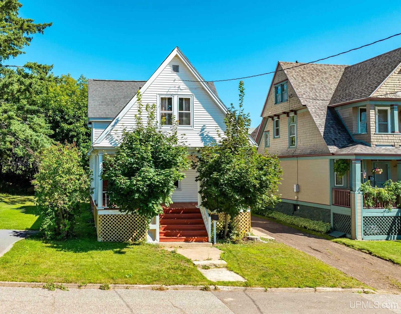 Property Photo:  1115 Summit Street  MI 49930 