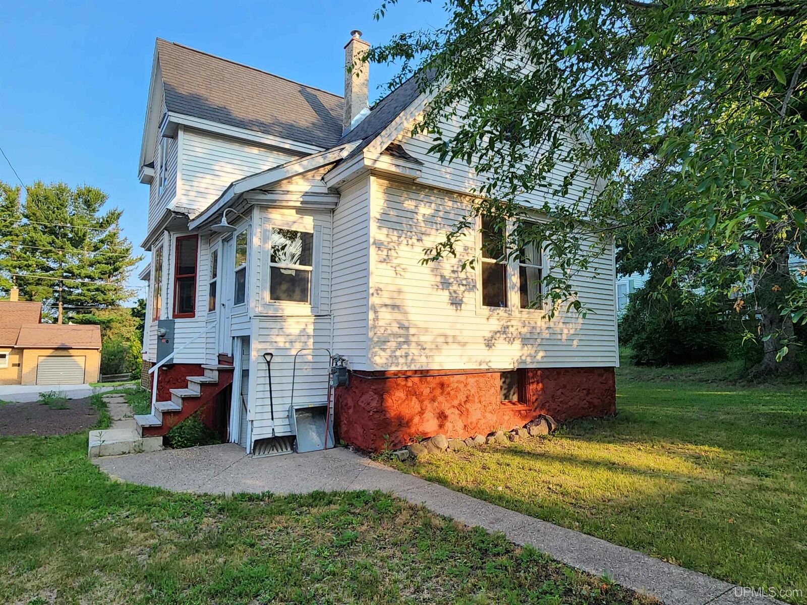 Property Photo:  1115 Summit Street  MI 49930 