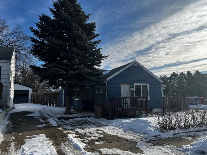 Property Photo: 706 10th St NE ND 58703