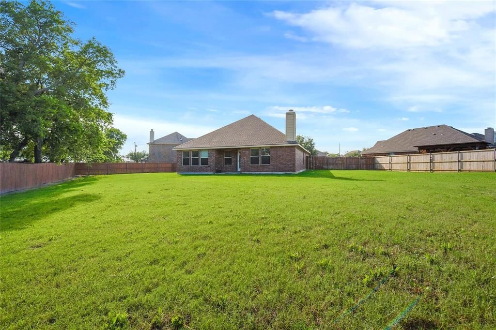 Property Photo: 702 Ireland Way TX 75098
