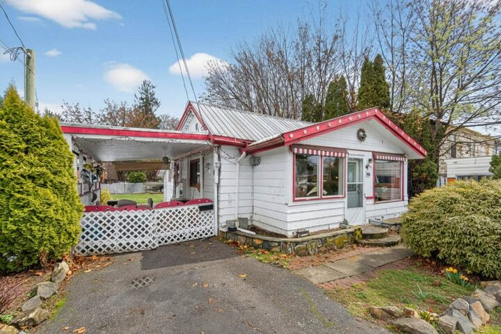 Property Photo:  7331 52 Street NE  BC V0E 1K0 