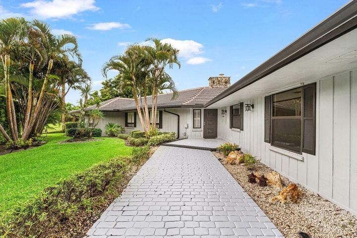 Property Photo:  10158 SE Acorn Way  FL 33469 