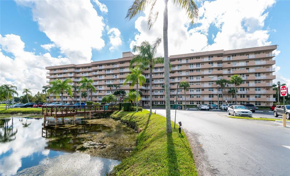 Property Photo:  250 Jacaranda Drive 104  FL 33324 