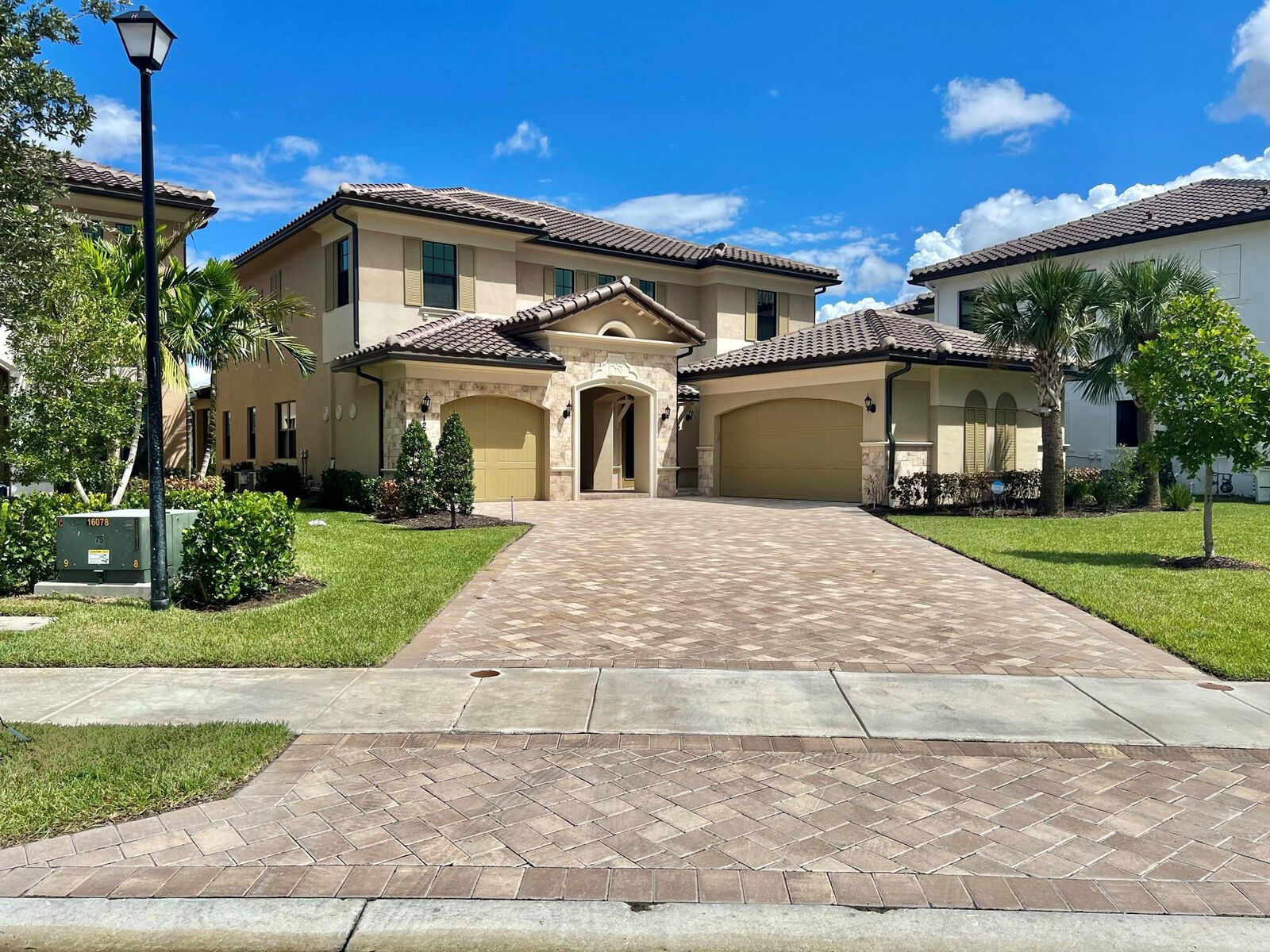 Property Photo:  12745 Bayside Court  FL 33076 