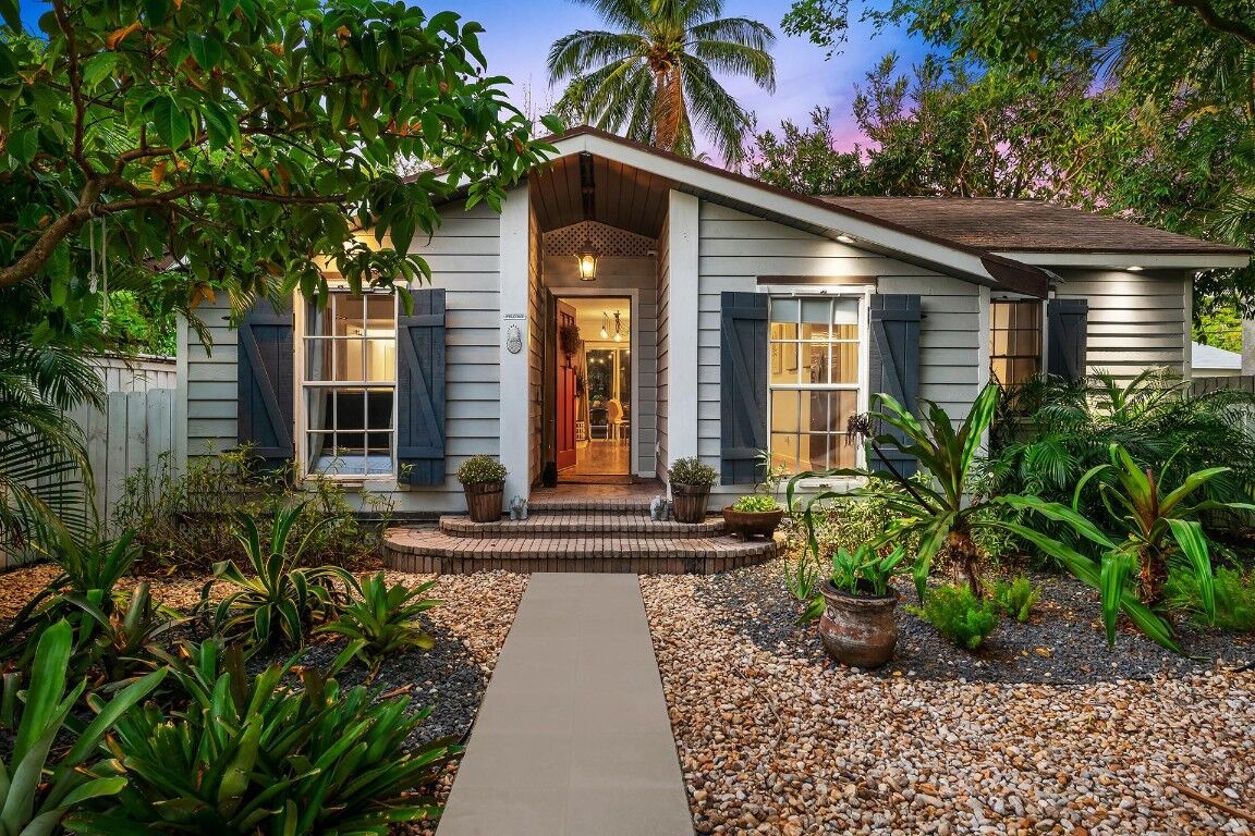 Property Photo: 411 SW 10th Street FL 33315