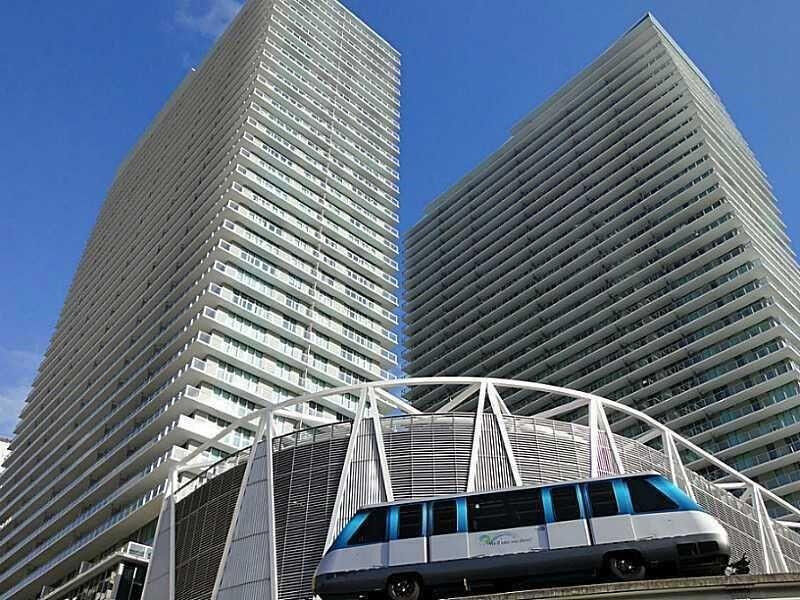 Property Photo:  1111 SW 1st Avenue 1621-N  FL 33130 