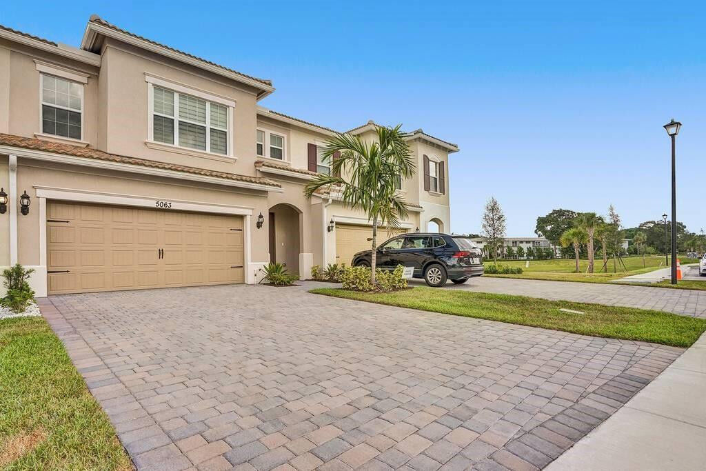 Property Photo:  5063 Greenway Drive  FL 33021 