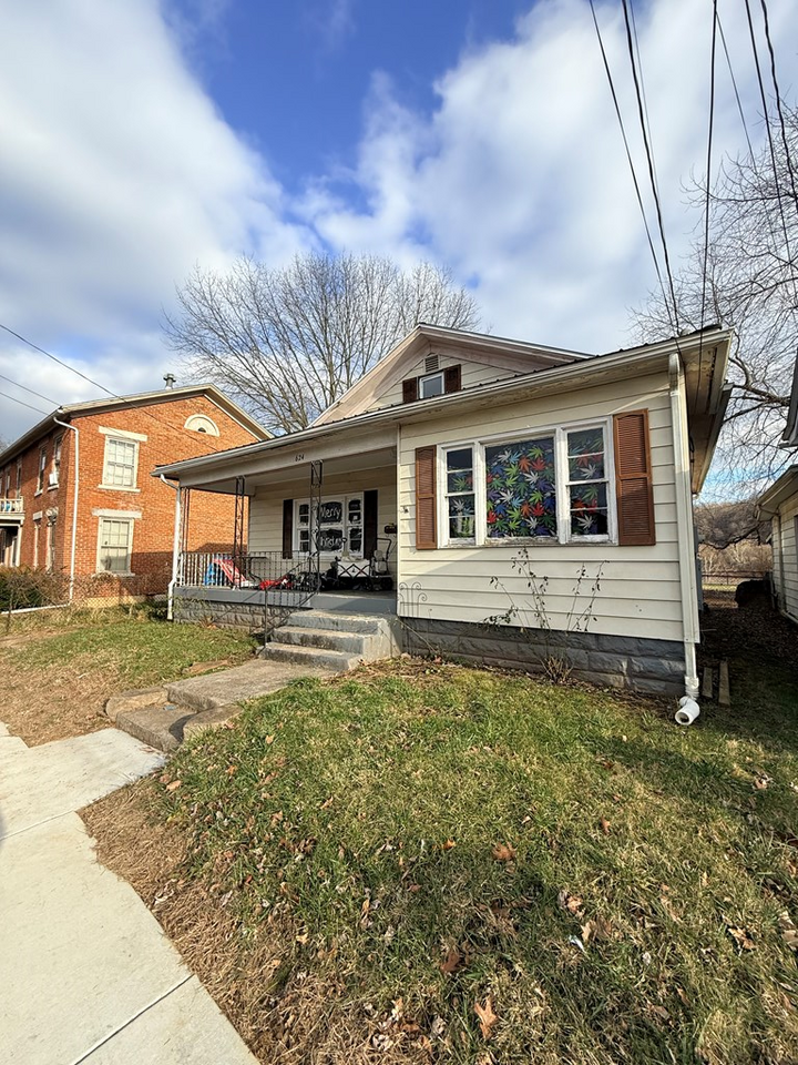 Property Photo:  624 Second Avenue  OH 45760 